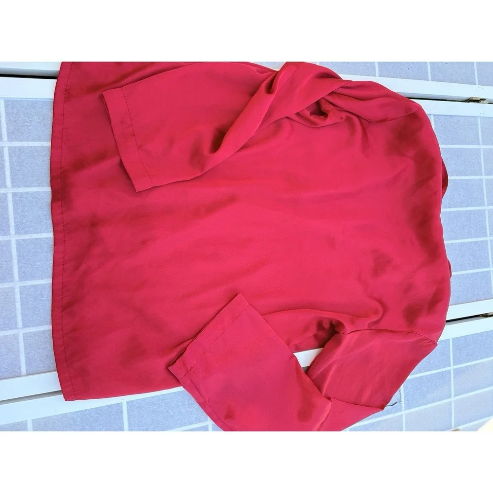 Victoria's Secret Romantic Long‎ Sleeve Red Satin Pajama Shirt  Sz Medium